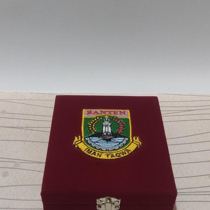 Gambar Box Bludru Bordir / kotak Bludru Bordir / Box Plakat Bordir Custom - Merah Marun dari BoxJoyy undefined Tokopedia