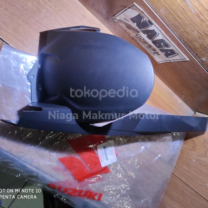 Gambar Spakbor Kolong PlusTutup Rantai GSX 150 61311-23K00-000 Original SGP dari Niaga Makmur Motor undefined Tokopedia