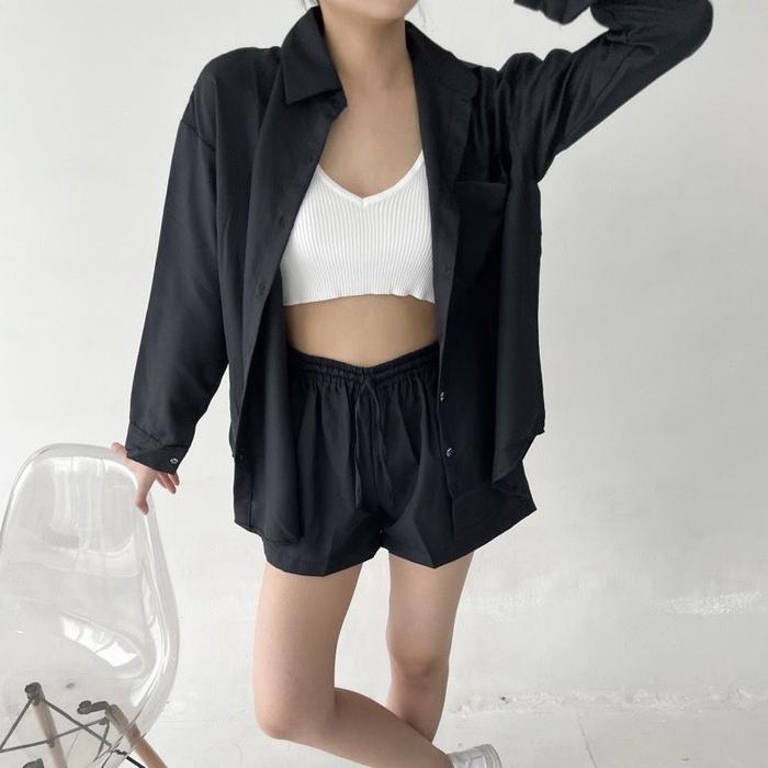 Gambar BLANC SET | Set Kemeja Wanita Panjang Setelan Celana Pendek Highwaist - Black dari orlo id undefined Tokopedia