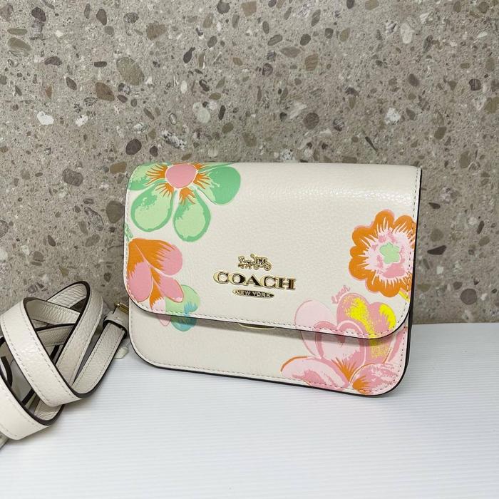 Gambar TAS COACH MINI BRYN DREAMY LAND FLORAL PRINT CHALK MULTI dari Crystalle undefined Tokopedia