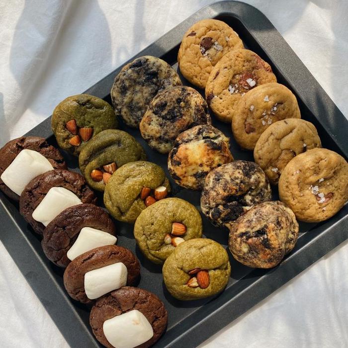 Gambar Soft Baked Cookies | Cookies Kekinian | Brookies - Mix, Box of 3 dari Brookies Official undefined Tokopedia