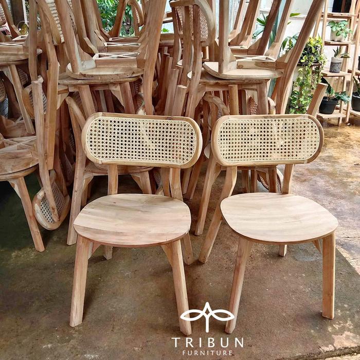 Gambar Kursi Cafe Jati atau Kursi Makan Minimalis kayu Jati Mix Rotan Murah - Non Finishing dari Tribun Furniture undefined Tokopedia