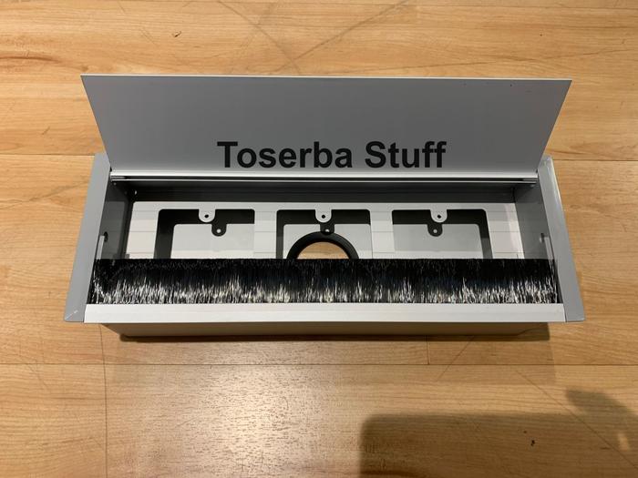 Gambar GROMMET TUTUP LUBANG KABEL ALUMINIUM CUSTOM MEJA KERJA MEETING KANTOR - SILVER, 3 LUBANG dari TOSERBA STUFF undefined Tokopedia