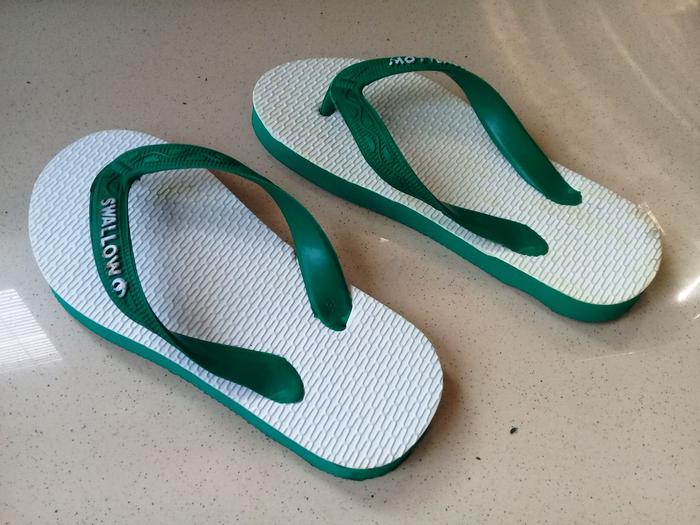 Gambar Sandal Jepit Swallom Tanggung Beachwear Sports Shower Swimming Locker - 7.5 dari Gardin Family undefined Tokopedia