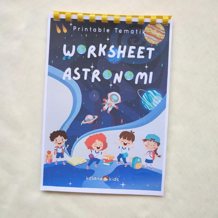 Gambar Worksheet Tematik Astronomi - 20 Lembar Kerja Anak Tema Luar Angkasa - A5 Jilid Spiral dari Kelanakids undefined Tokopedia
