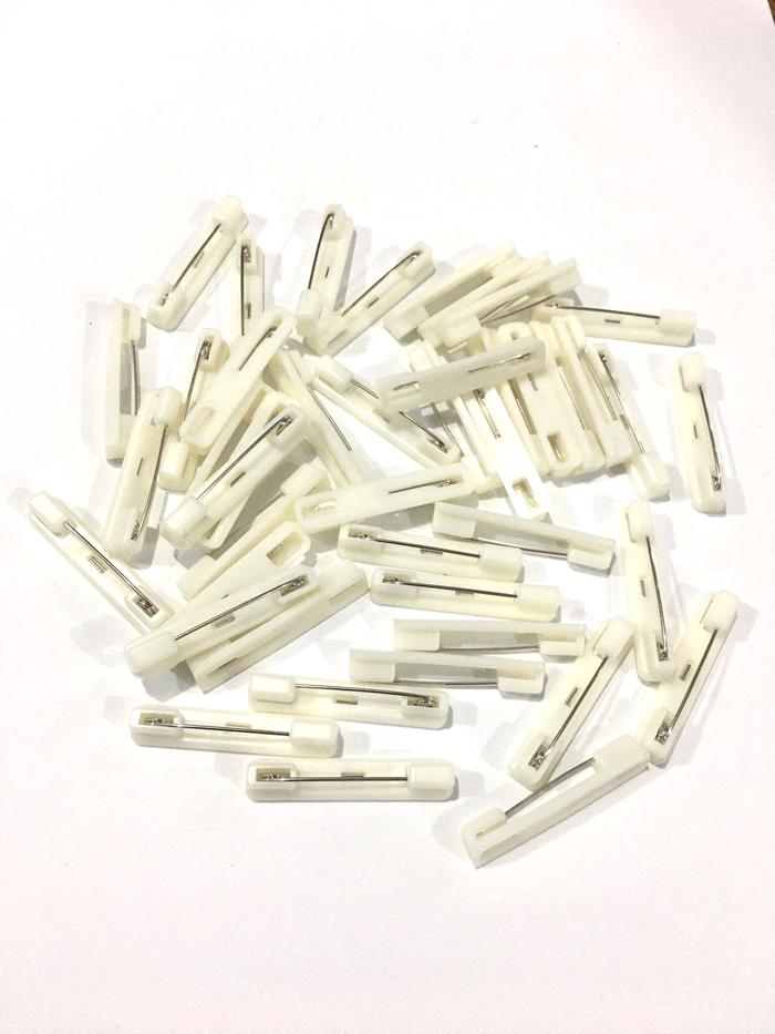 Gambar PAPAN NAMA / NAME TAG SAMPEL LIMA (HITAM-PUTIH-PUTIH) - Peniti dari Harmonis Lab undefined Tokopedia