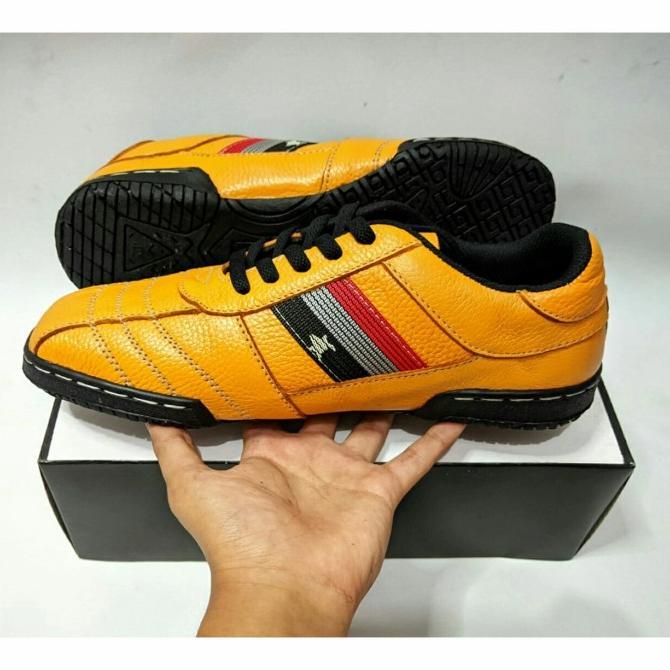 Gambar sepatu futsal olahraga bola pria kulit sapi asli murah berkualitas - Orange, 39 dari starshop54 undefined Tokopedia