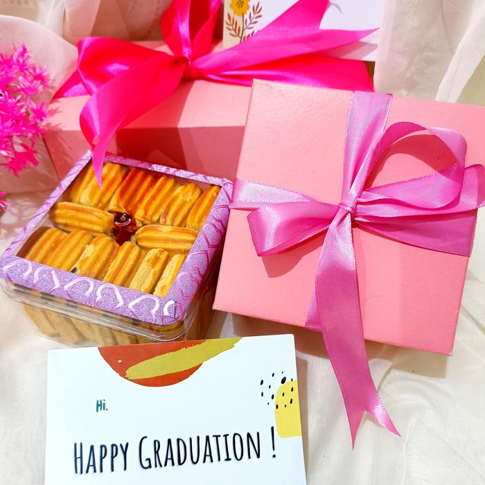 Gambar Kado ulang tahun / wisuda / parcel / kue ultah/ hadiah / hampers kue - 2toples 250ml, wisuda dari Snackemili undefined 5 Tokopedia