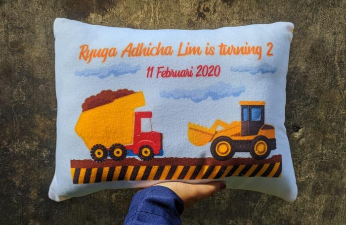 Gambar Bantal Kotak Kain Boneka Kain Bulu 35x25 Desain Printing Custom - A4 dari pabrik souvenir_NEW undefined Tokopedia