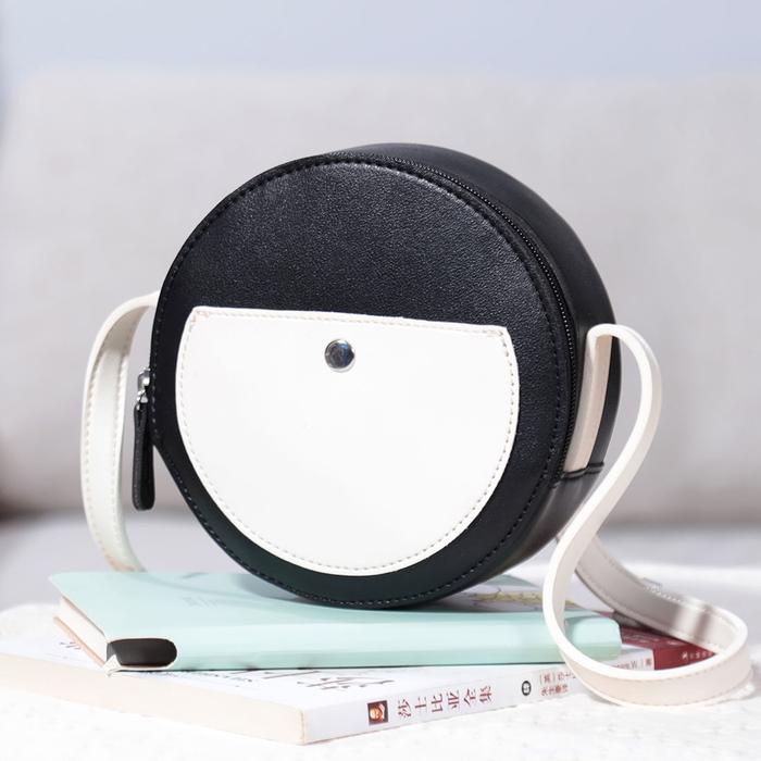 Gambar MINISO Tas Selempang Wanita Sling Bag Bulat Vintage - Hitam dari minisoshopid undefined Tokopedia