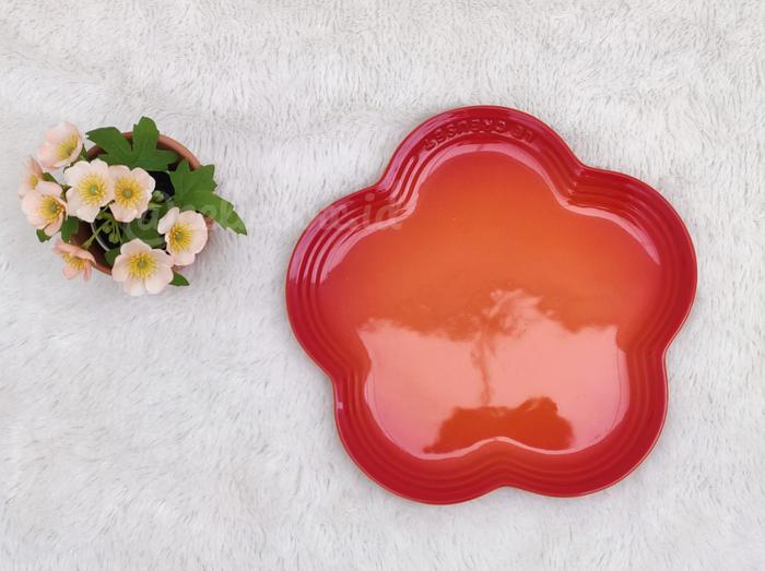 Gambar Le creuset original FLOWER PLATE 23cm (banyak warna) - Flame dari Celiebox undefined Tokopedia