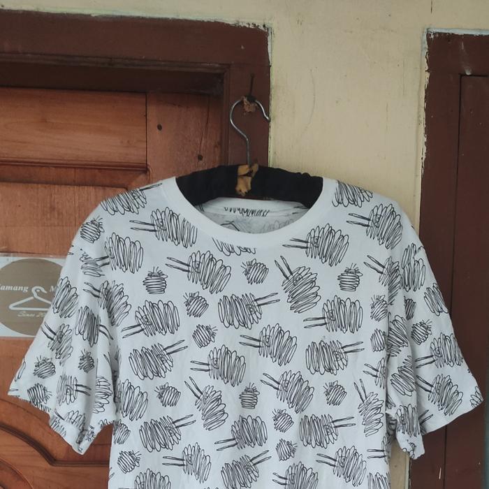 Gambar Jual Uniqlo Kaws x Peanuts All Over Print Shirt Size L - putih full prin, L dari mamang maul_NEW undefined Tokopedia