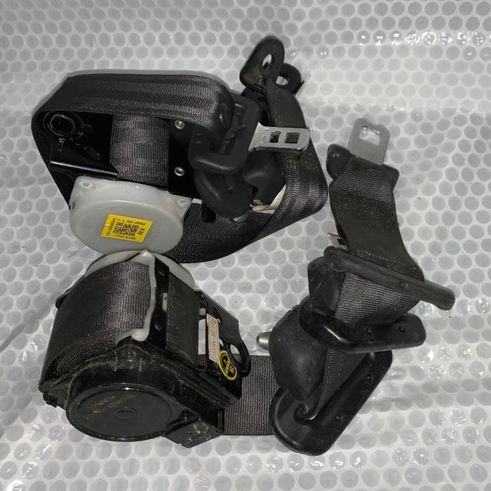 Gambar Seat Belt Safety Belt Sabuk Pengaman Calya Sigra Ori bagian tengah / belakang harga satuan - Tengah Kanan dari juragan autoparts undefined Tokopedia