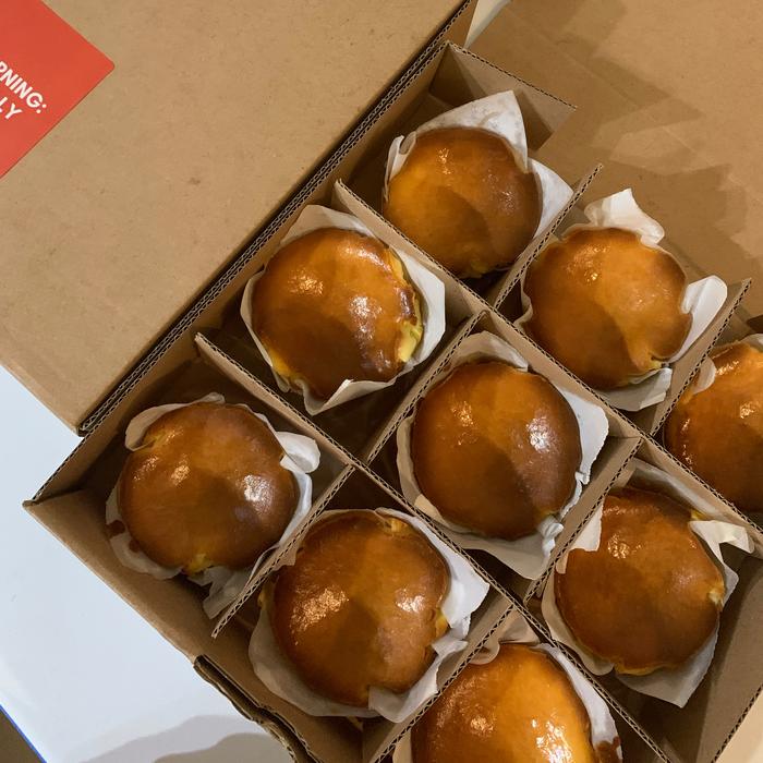 Gambar Basque Burnt Cheesecake - 9pcs Mini Cups dari The Stasy's undefined Tokopedia