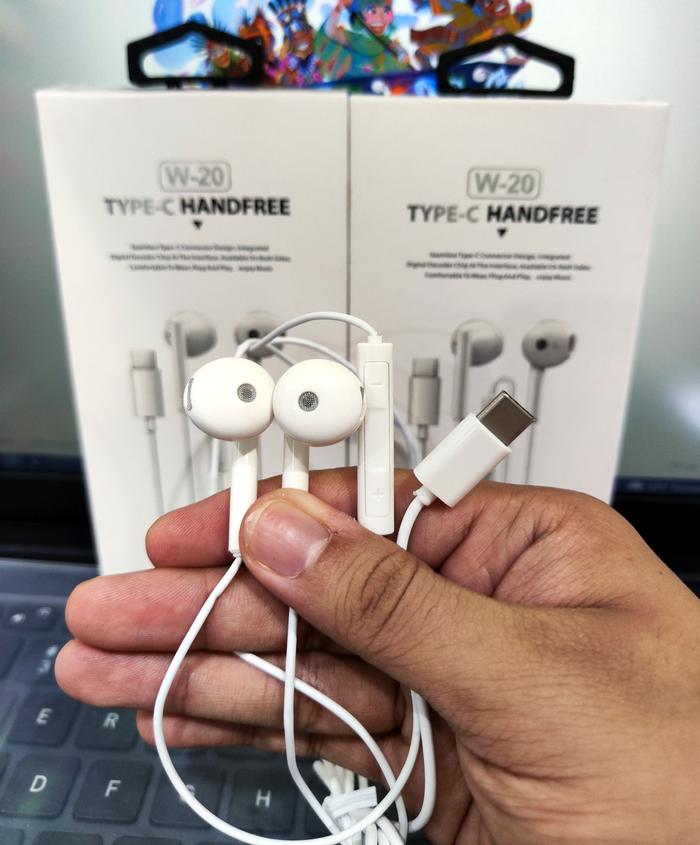 Gambar Headset Earphone Model Type-C support semua tipe smartphone type-c dari TokohACC undefined Tokopedia