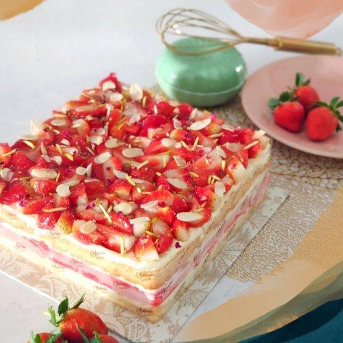 Gambar Strawberry Watermelon Cake - 18cm - Strawberry dari Cherie Bakery undefined Tokopedia