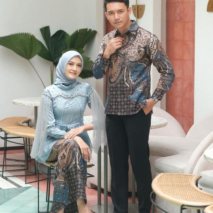Gambar Couple Kebaya Batik Brokat Set Tille Kebaya Modern Wisuda Lamaran - couple D dari Gamis Brokat undefined Tokopedia