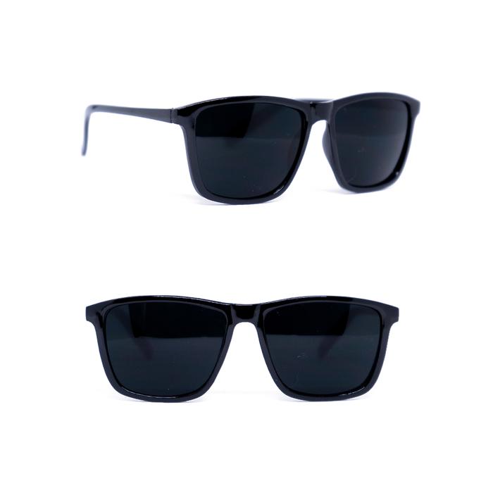 Gambar Kacamata Hitam Pria Kotak Kasual Gaya Retro Murah Keren - Hitam Glossy dari Sudut Pandang Lelaki undefined Tokopedia