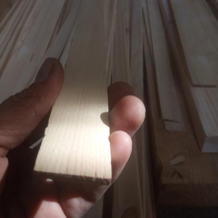 Gambar Kayu Tipis 4x0,5 cm Kayu Pinus Untuk Lis atau Kerajinan - 4x0,5x50cm dari Rumah Arfa undefined Tokopedia