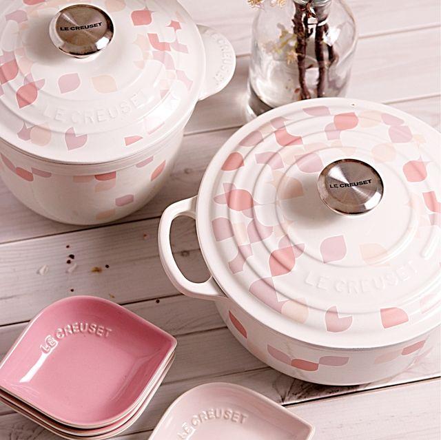 Gambar Le creuset original ROUND DUTCH OVEN 20cm - Sakura Dome dari Celiebox undefined Tokopedia