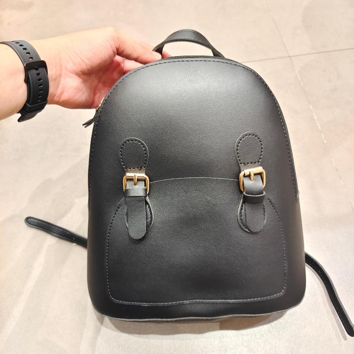 Gambar MINISO  Tas Ransel Buckle Design Solid Color (sz.28x12x28cm) - Black dari LEELOUF Shop undefined Tokopedia