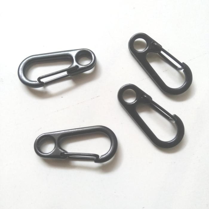Gambar carabiner kecil mini spring gantungan kunci safety key alloy - Hitam dari ravindra gear undefined Tokopedia