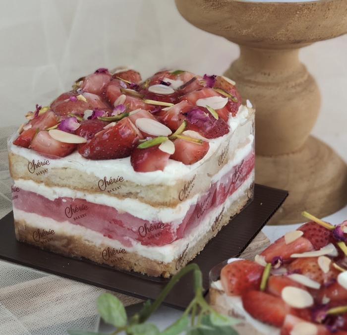 Gambar Mini Strawberry Watermelon Cake - 10cm - Strawberry dari Cherie Bakery undefined Tokopedia