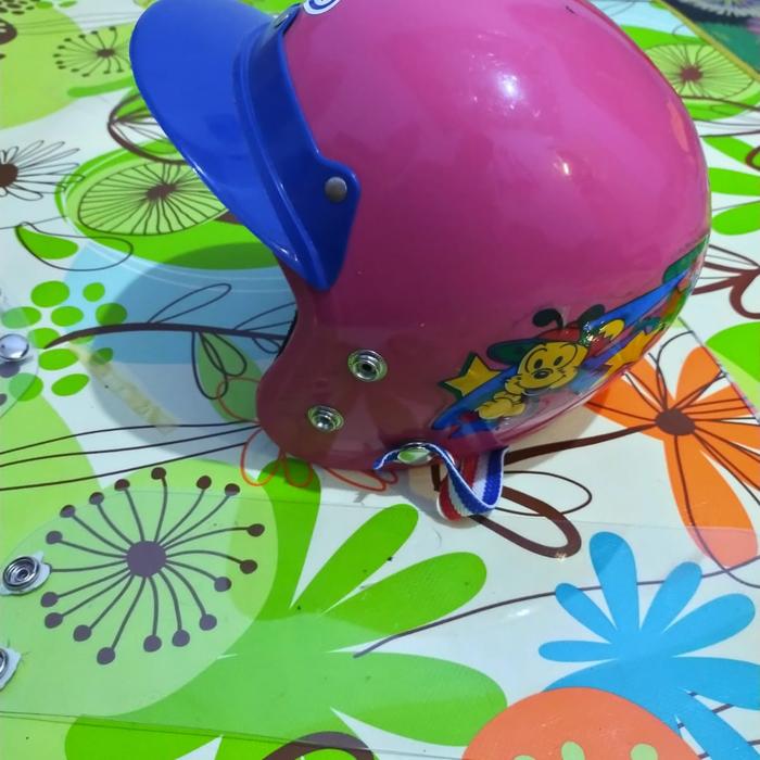 Gambar helm bocil bocah kecil helm jadul jaman dulu helem untuk anak kecil - pink dari putrasajalagi12 undefined Tokopedia