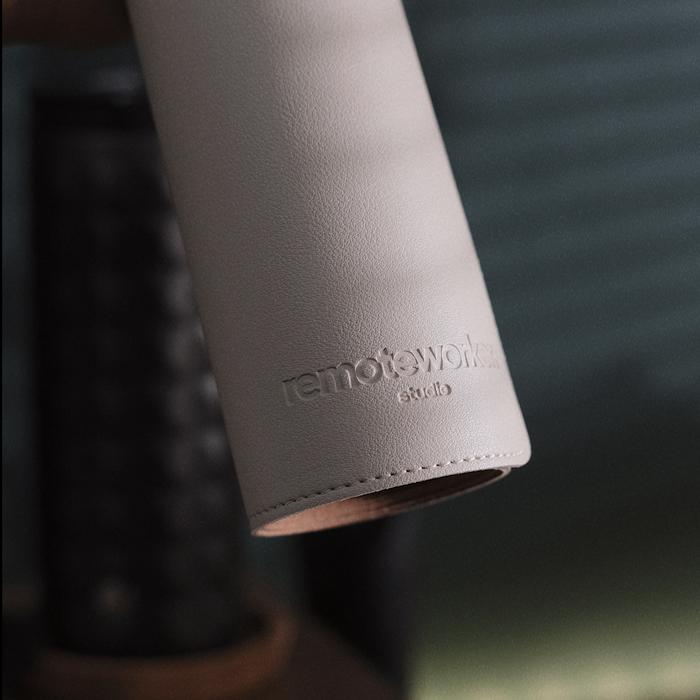 Gambar Remoteworkerstudio Cork Desk Pad Delicate Texture waterproof Anti-Slip - Creamy White dari Remoteworker. undefined Tokopedia