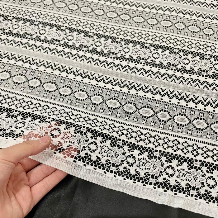 Gambar 1/2 meter Kain Brokat Katun Bahan Kebaya Motif Rambat Seragaman - Maya BW dari Amafella Texworld undefined 3 Tokopedia