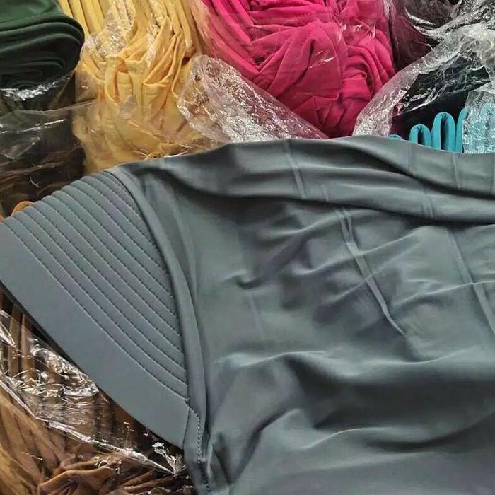 Gambar Bergo SNADA | Hijab Sport Linear | Bergo Sporty | Hijab Olahraga - Abu Tua, Linear dari german market undefined Tokopedia