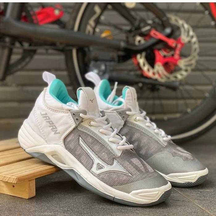 Gambar Sepatu Voli Mizuno Wanita Wave Momentum Sepatu Volly Wanita Terbaru - Grey White, 36 dari dio_sport699 undefined Tokopedia