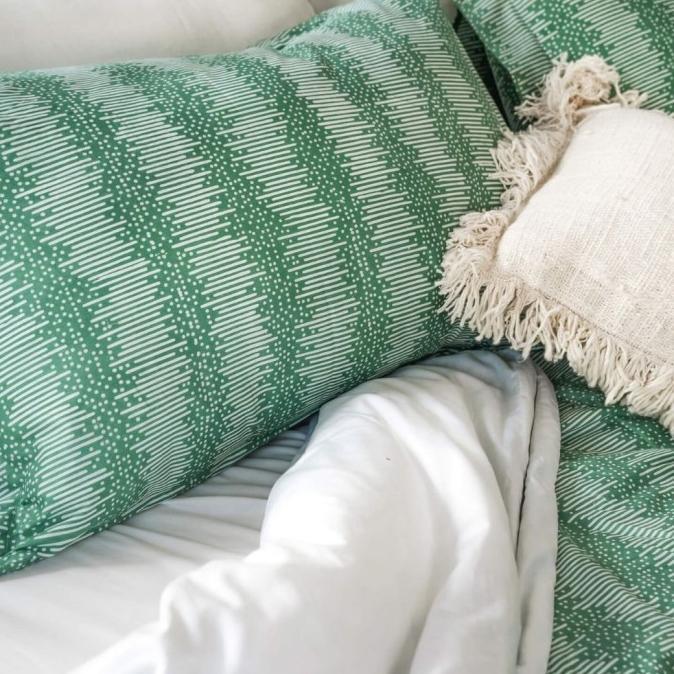 Gambar New Extra 2 Sarung Bantal / 2 Sarung Guling Batik Series Terbaru - Bima Wilis dari Julia Tari undefined Tokopedia