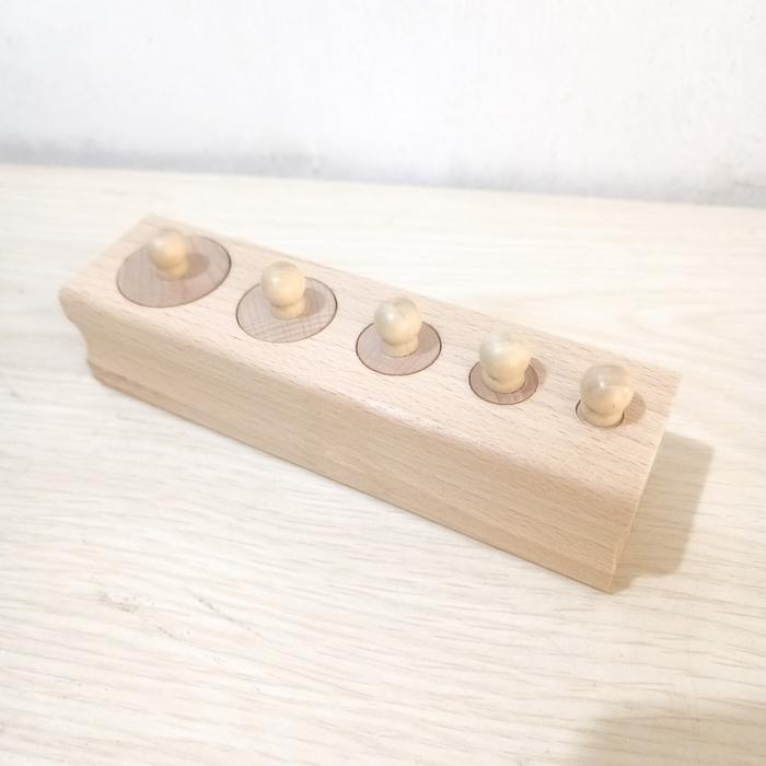 Gambar Main Knobbed Cylinder - Mainan Edukasi Anak Montessori Cylinder Socket - 1 blok dari mainkayoo undefined Tokopedia
