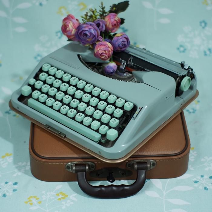 Gambar Mesin Tik Ketik Hermes Baby Vintage Retro Hadiah dari Bandung Typewriters undefined Tokopedia