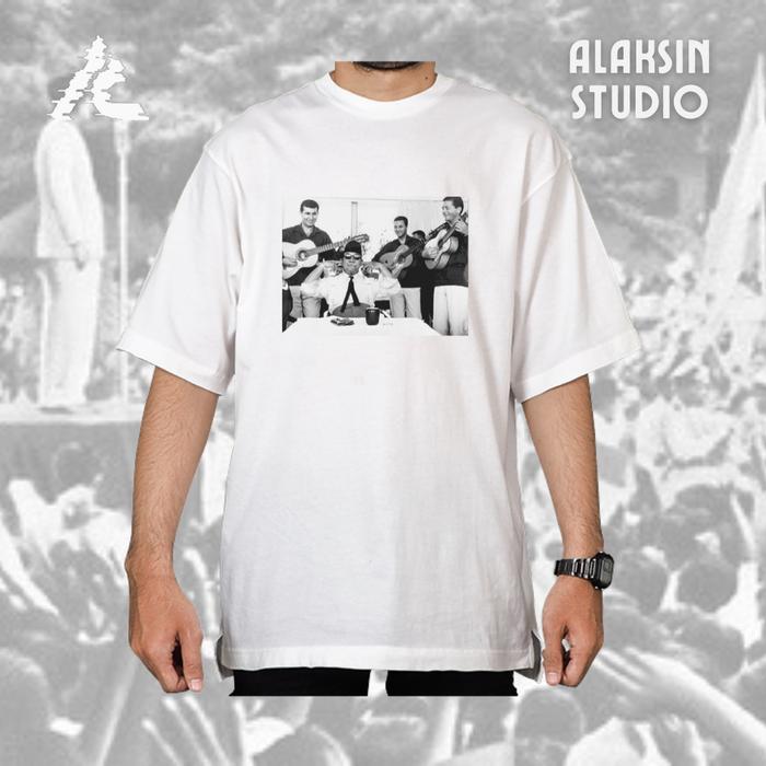 Gambar Kaos Soekarno Pose Tutup Telinga / F*ck Your Shitty Music / Oversized - Putih, M dari Alaksin Studio undefined Tokopedia