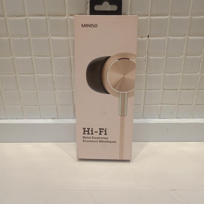 Gambar MINISO Earphone Hifi Metal Earbud - Headphone Kualitas HD Suara Jernih - Merah Muda dari jastipsripilan undefined Tokopedia