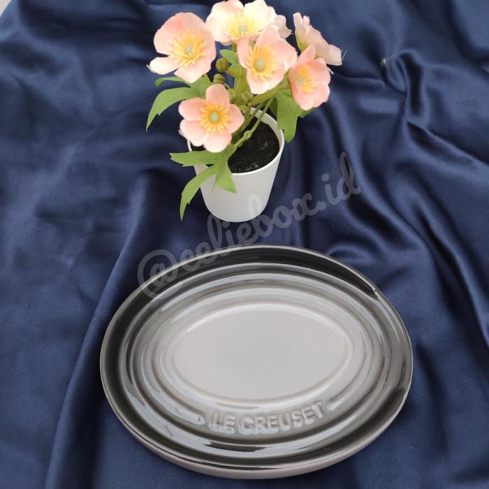 Gambar Le creuset original SPOON REST - Oval flint dari Celiebox undefined Tokopedia