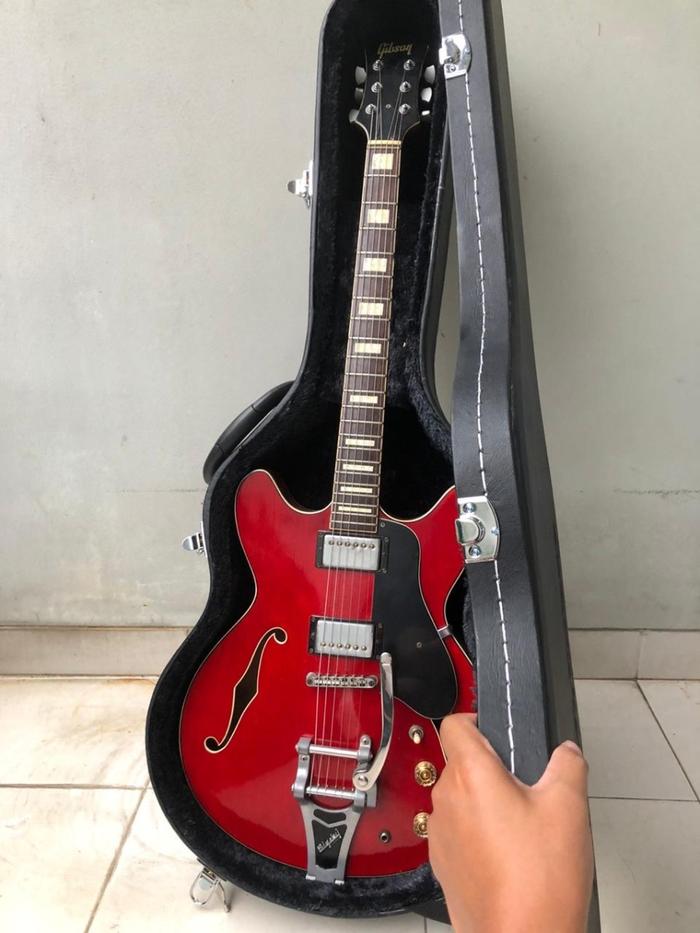 Gibson ES-335 チェリーハードケース付き