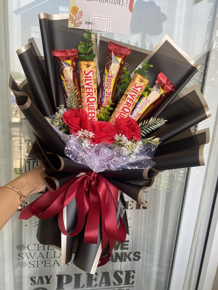 Gambar bouquet snack/buket bunga premium hadiah ulang tahun,wisuda,kelulusan - Paket A dari Mykiddoskidstore undefined Tokopedia