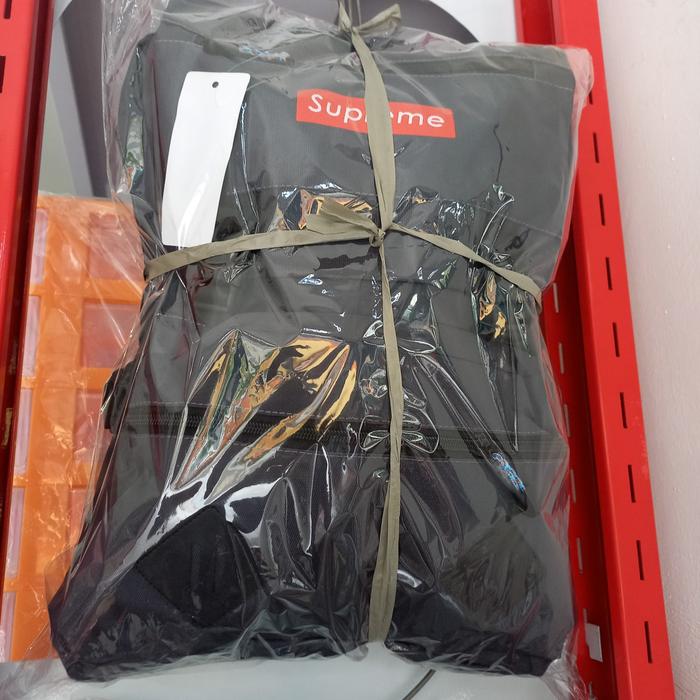 Gambar Tas sekolah - hitam supreme dari Toko Setia Jaya Balikpapan undefined Tokopedia