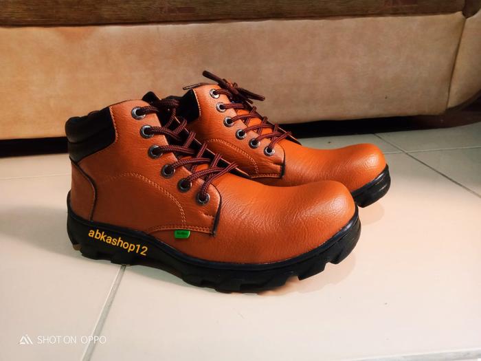 Gambar safety shoes Sepatu Safety Caterpillar Boots Bromo Warna Tan Suede - tan, 39 dari standupcollections undefined Tokopedia