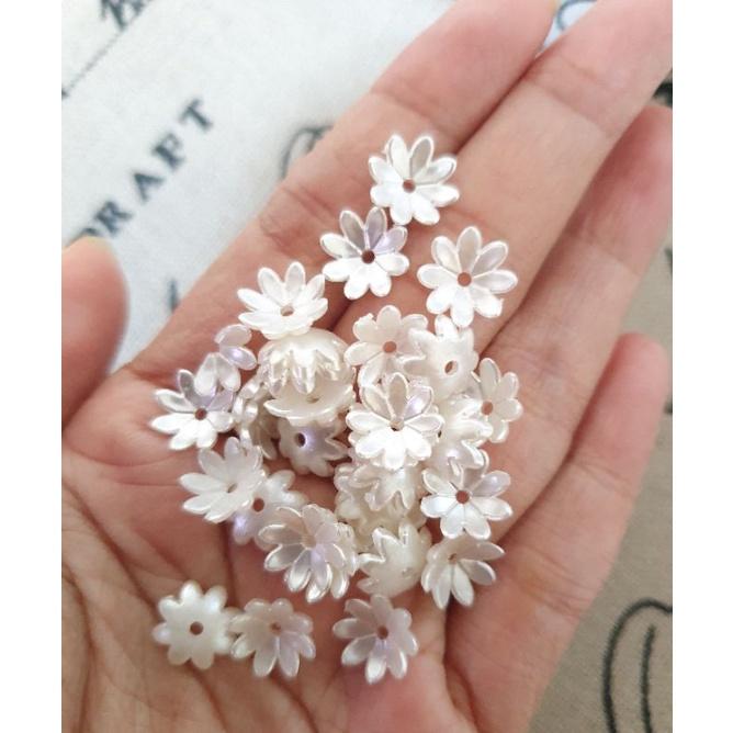 Gambar Mote Kelopak Mini Putih - E dari Alisha.Collection1 undefined Tokopedia