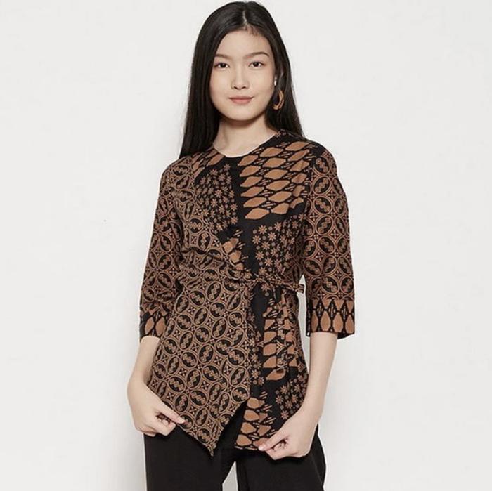 Gambar baju batik wanita kantor blouse batik coklat batik wanita terbaru - pagar kawong, L dari batik anggoro art undefined Tokopedia