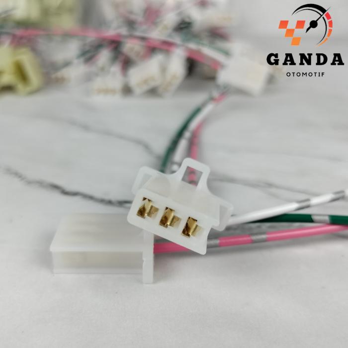 Gambar SOCKET/SOKET SAMBUNG KABEL 3 PIN KECIL + KABEL BINTIK - CEWEK dari Ganda Otomotif undefined Tokopedia