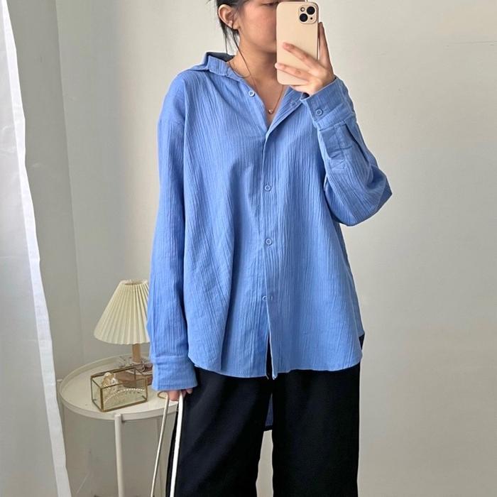 Gambar Kemeja Wanita Oversize Lengan Panjang Suki Crinkle Shirt Basic (2) - Han Blue dari Klay Shop 25 undefined Tokopedia