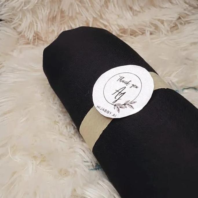 Gambar kerudung hijab segi empat bahan katun paris premium neci warna abu / - abu muda dari saniek undefined 3 Tokopedia