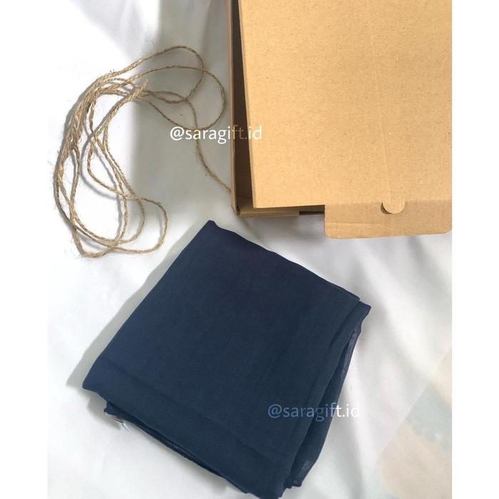 Gambar kerudung hijab segi empat bahan katun paris premium neci warna abu / - abu muda dari saniek undefined 5 Tokopedia