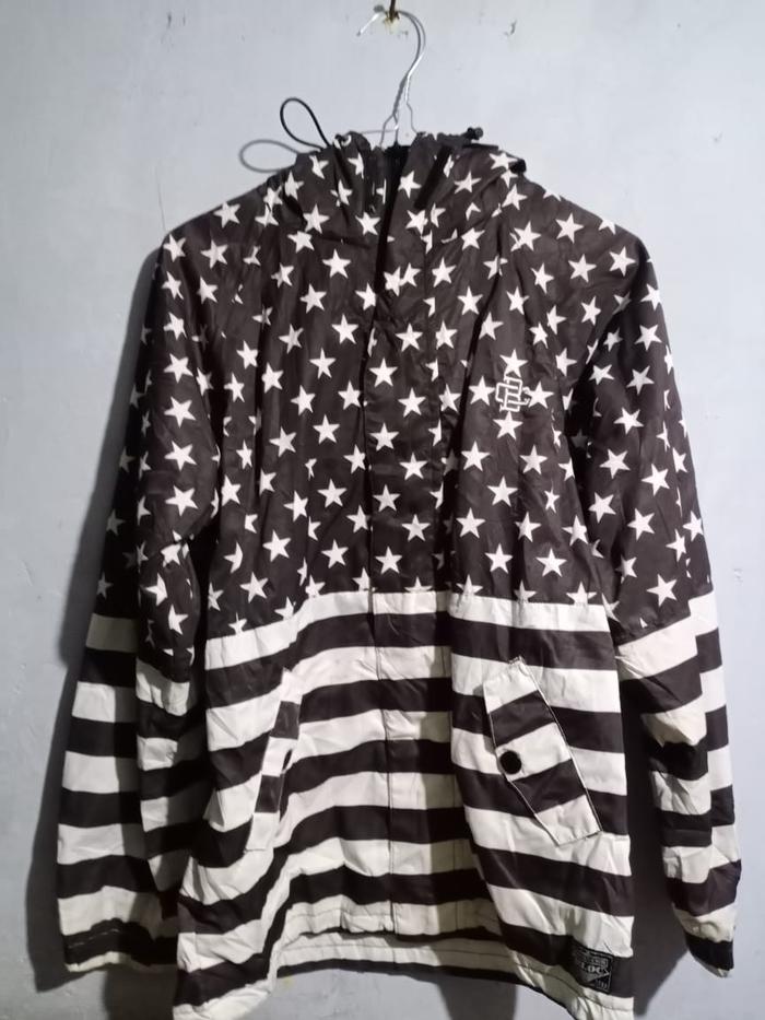Gambar Jaket Thrift Sport Windbreaker Casual dan Parka Pria Wanita Murah - 4 - B dari tsamirah undefined 5 Tokopedia