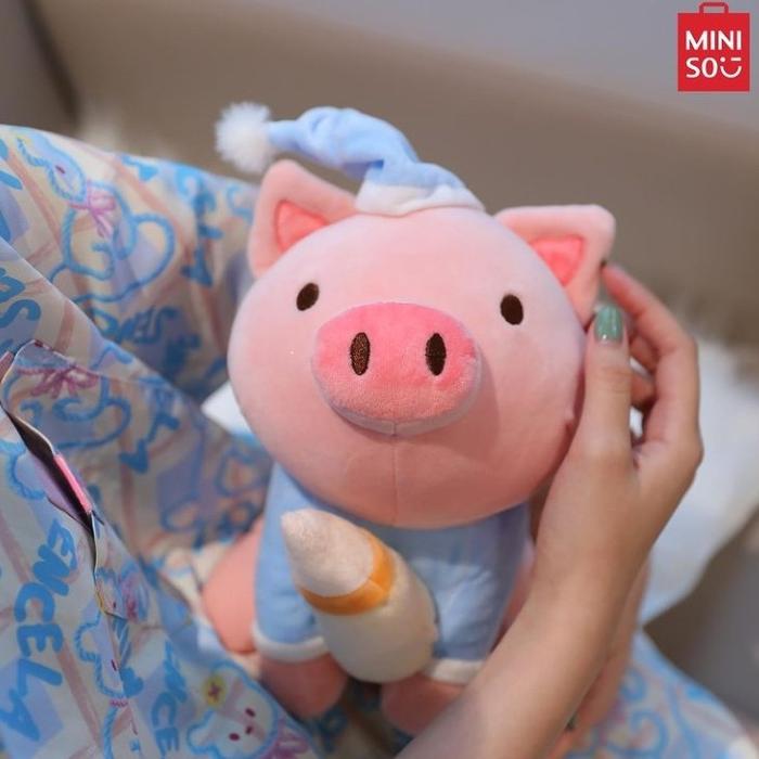 Gambar Boneka Babi MINISO Lucu - Pajamas pig series bib and Milk Bottle 22Cm - milk bottle dari jastipsripilan undefined Tokopedia